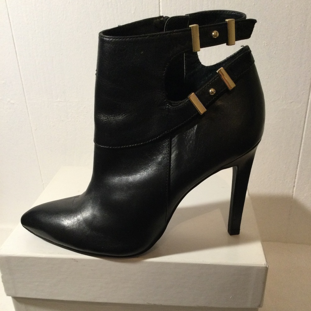 Guess boots size 9